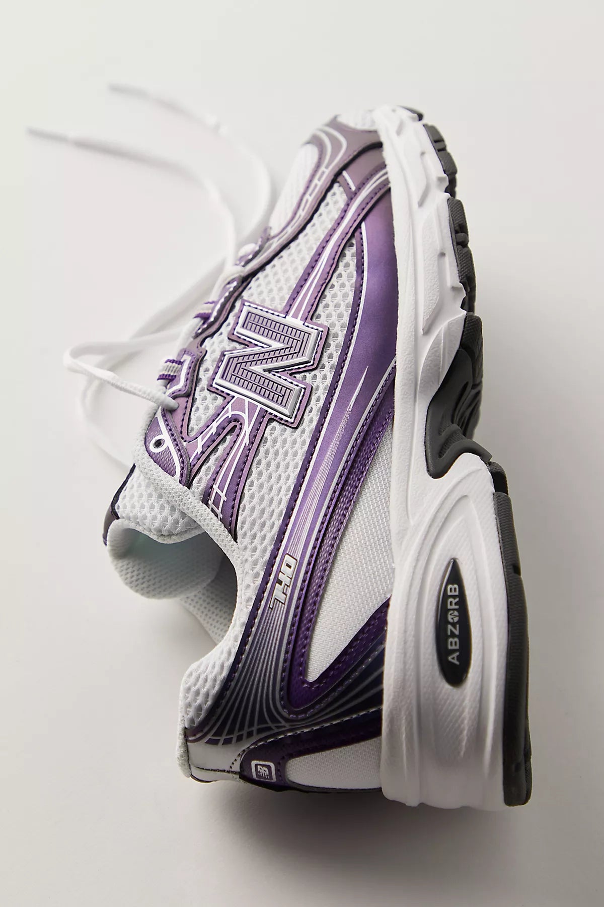 New Balance 740 Sneakers