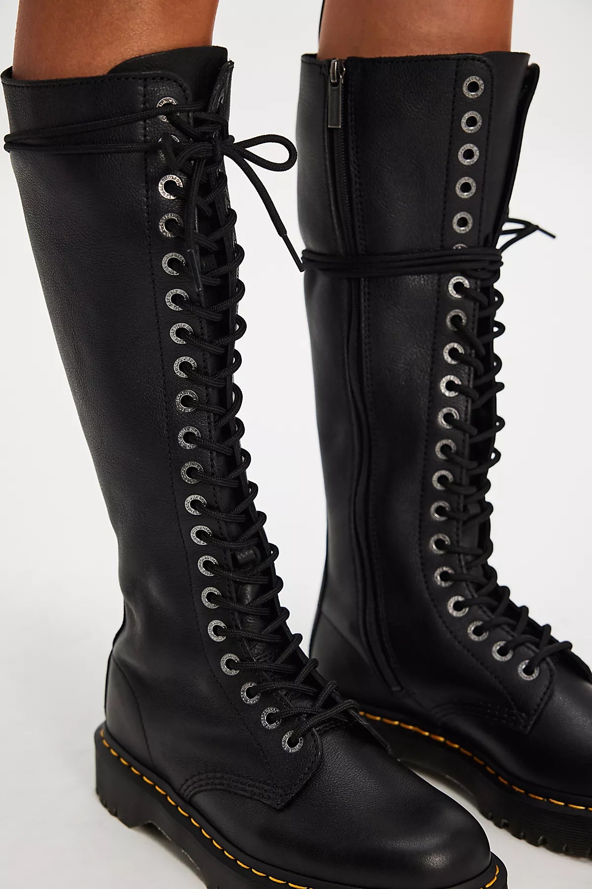 Dr. Martens 1B60 Bex Boots