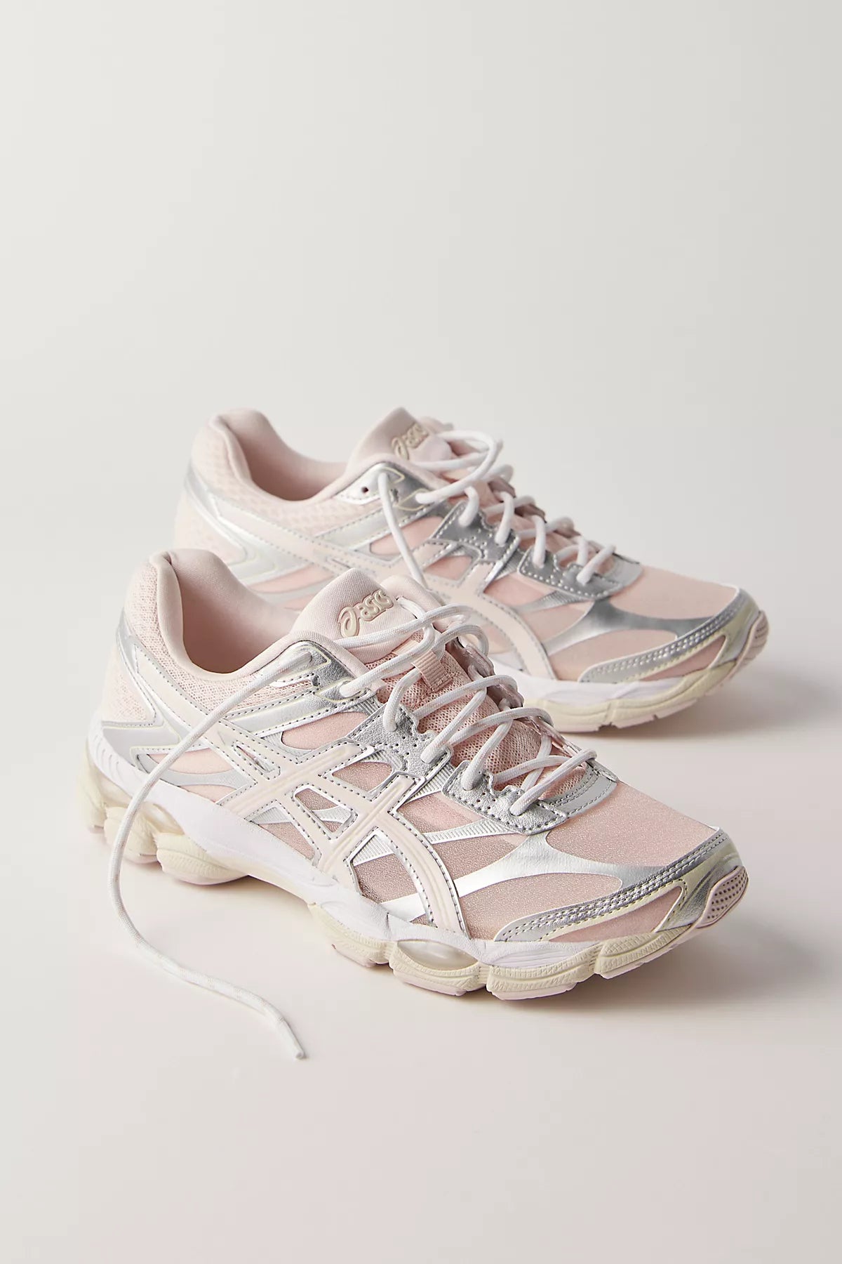 ASICS GEL-CUMULUS 16 Translucent Sneakers
