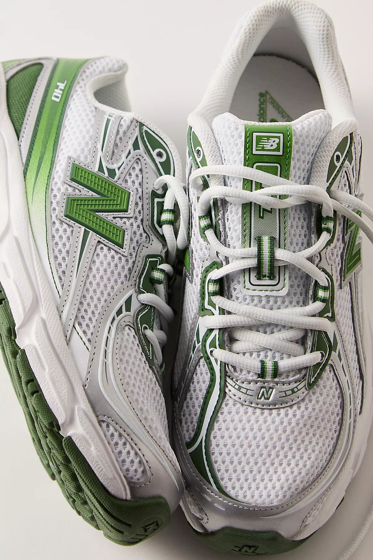 New Balance 740 Sneakers