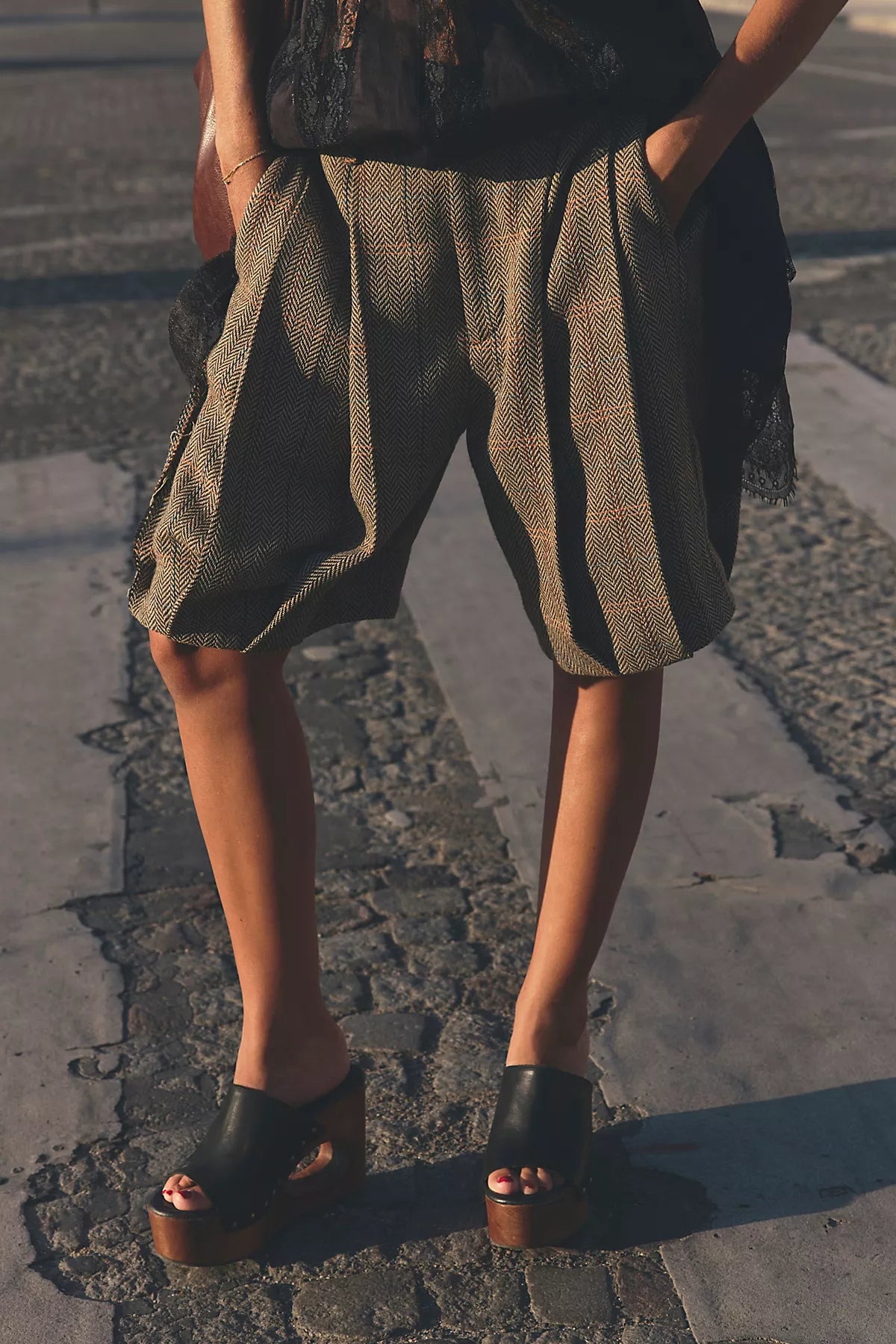 Coast Cut-Out Clogs