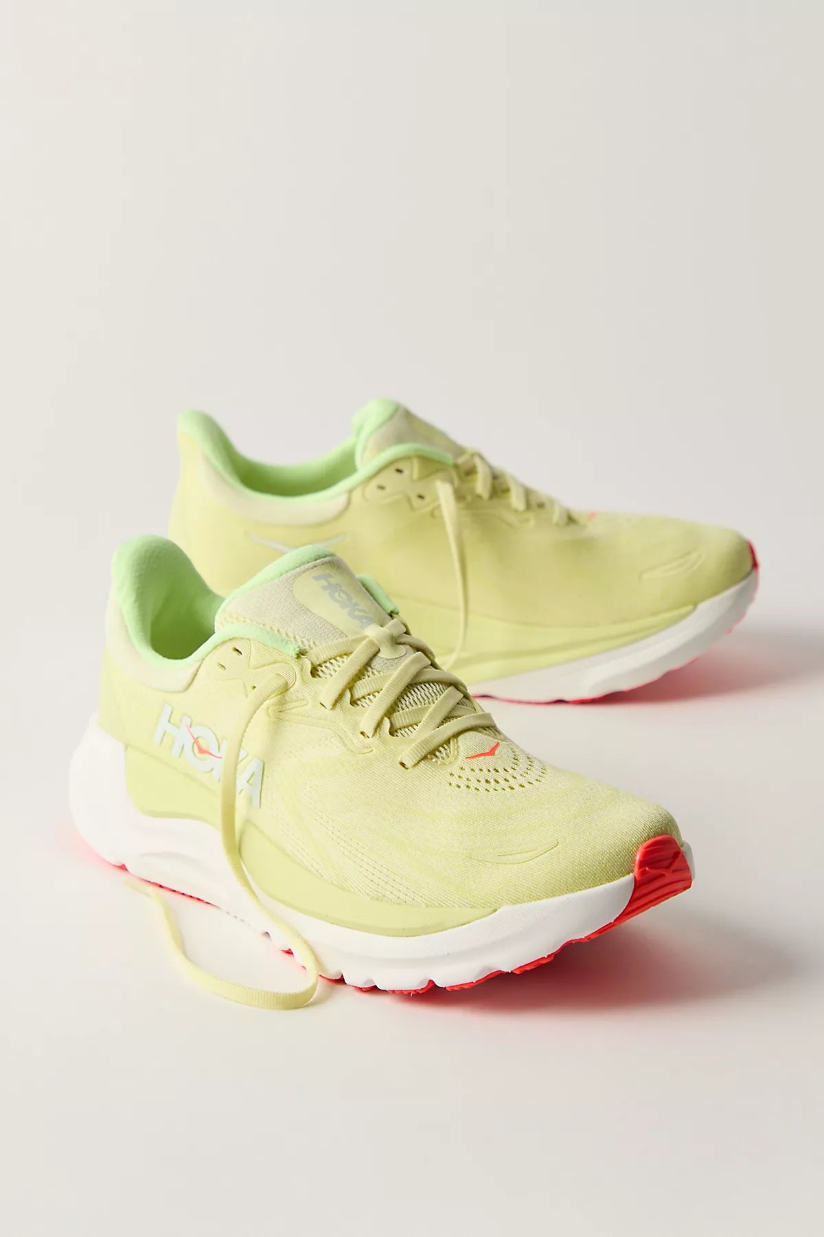 HOKA® Arahi 8 Sneakers