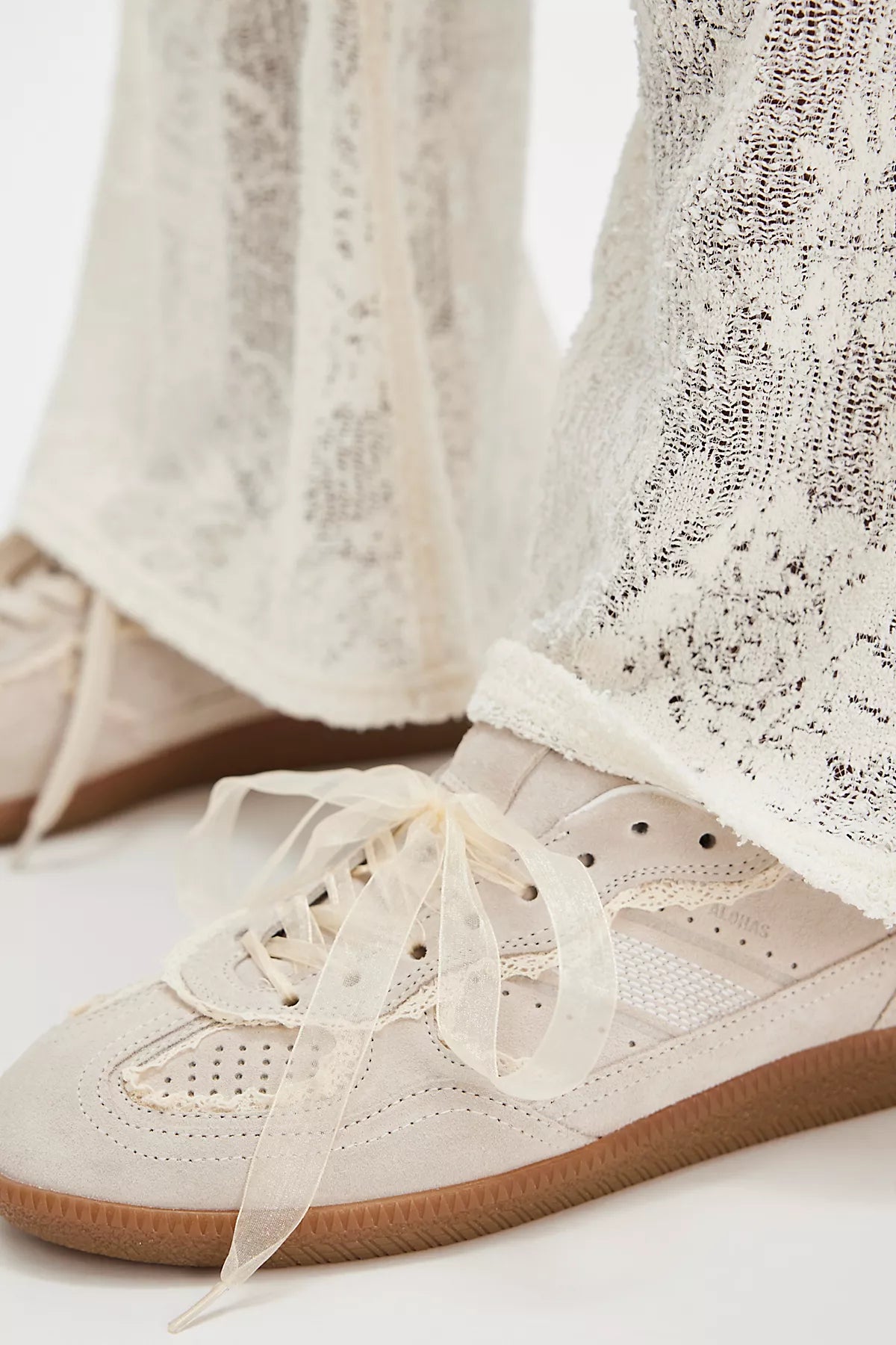 ALOHAS Tb.490 Crochet Sneakers
