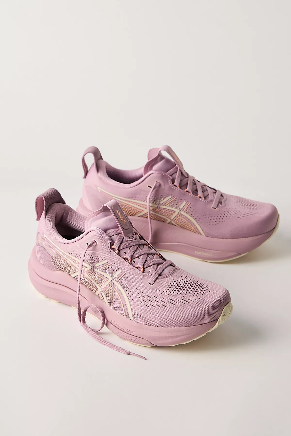 ASICS GEL-Kayano 33 Sneakers