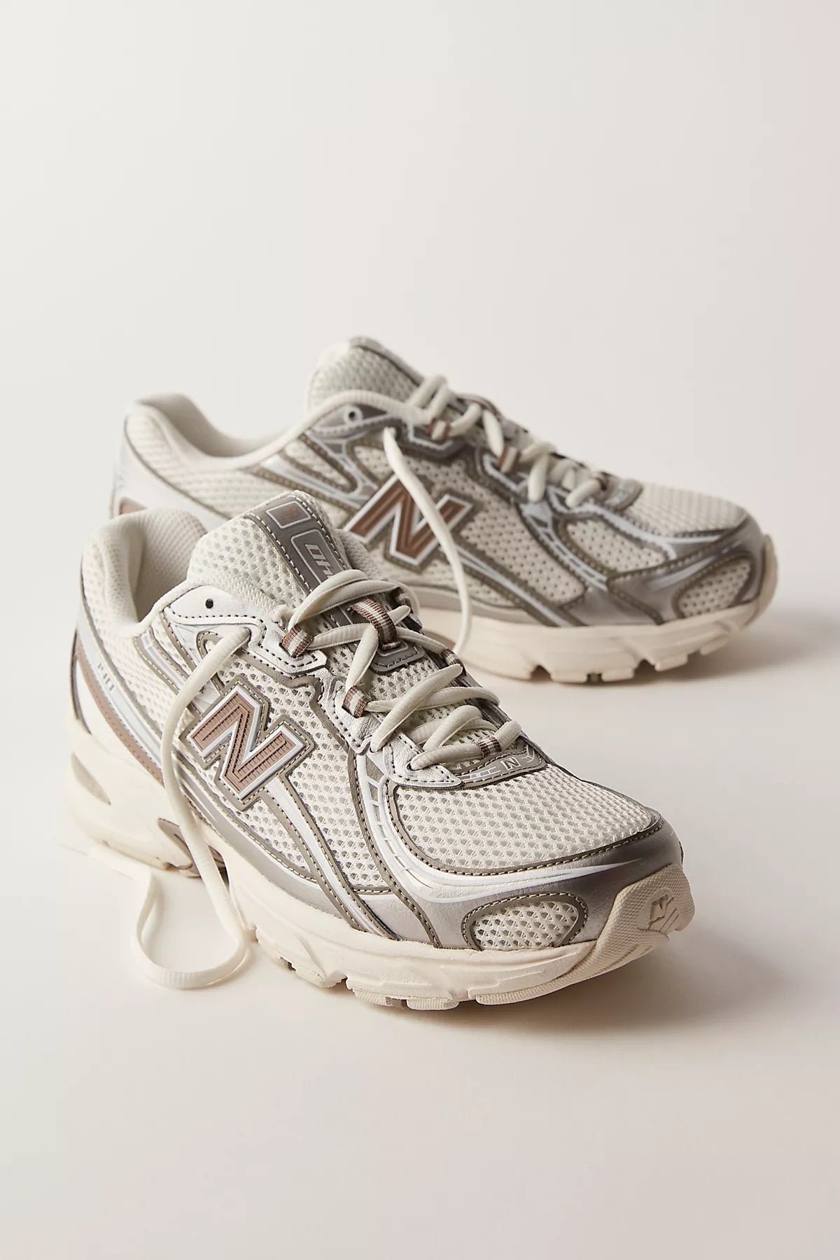 New Balance 740 Sneakers