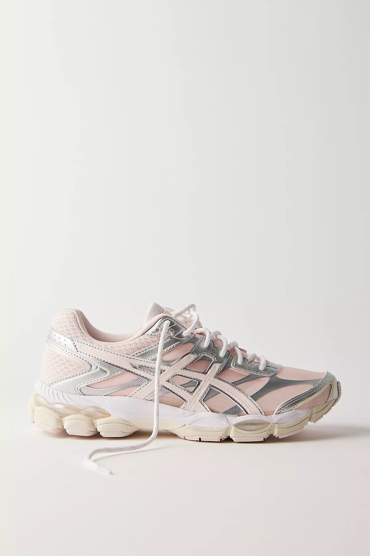ASICS GEL-CUMULUS 16 Translucent Sneakers