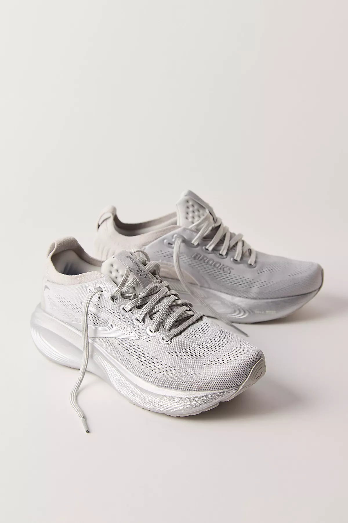 Brooks Adrenaline GTS 25 Sneakers