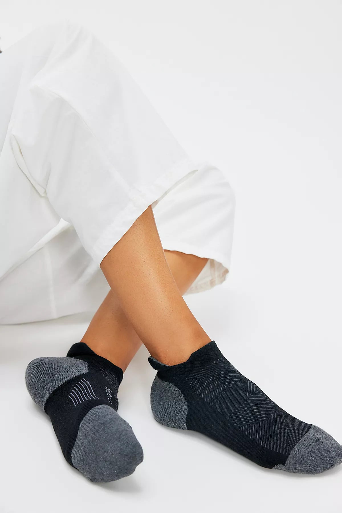 Feetures Elite Max Cushion Tab Socks