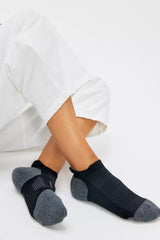 Feetures Elite Max Cushion Tab Socks