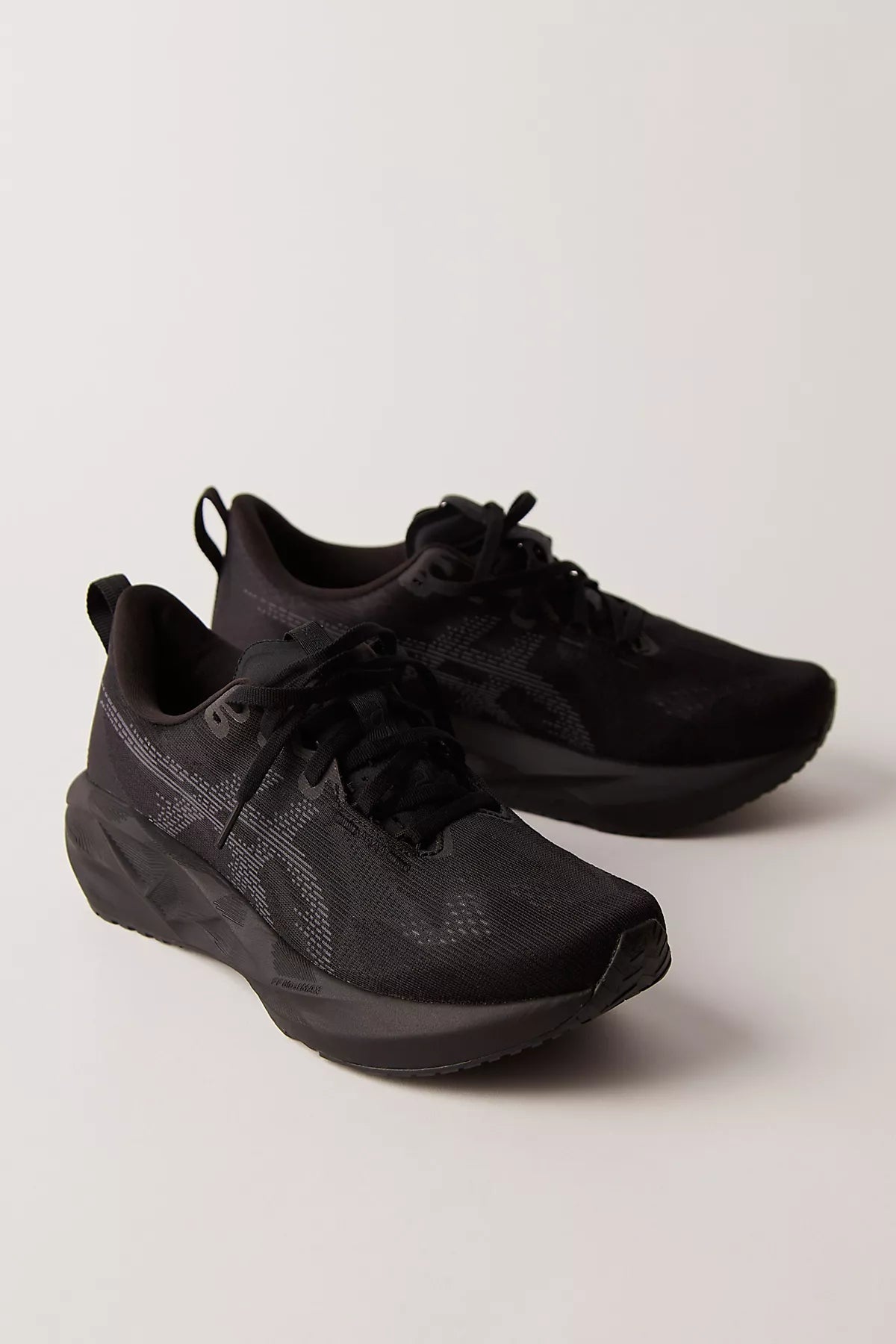 ASICS Novablast 5 Sneakers