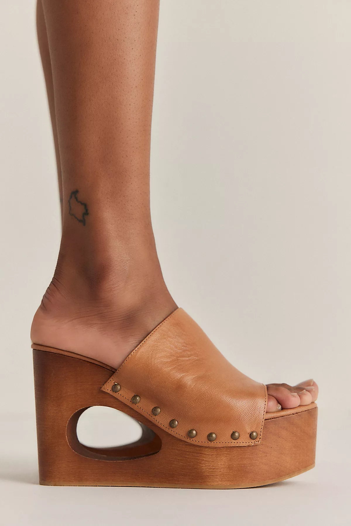 Coast Cut-Out Clogs