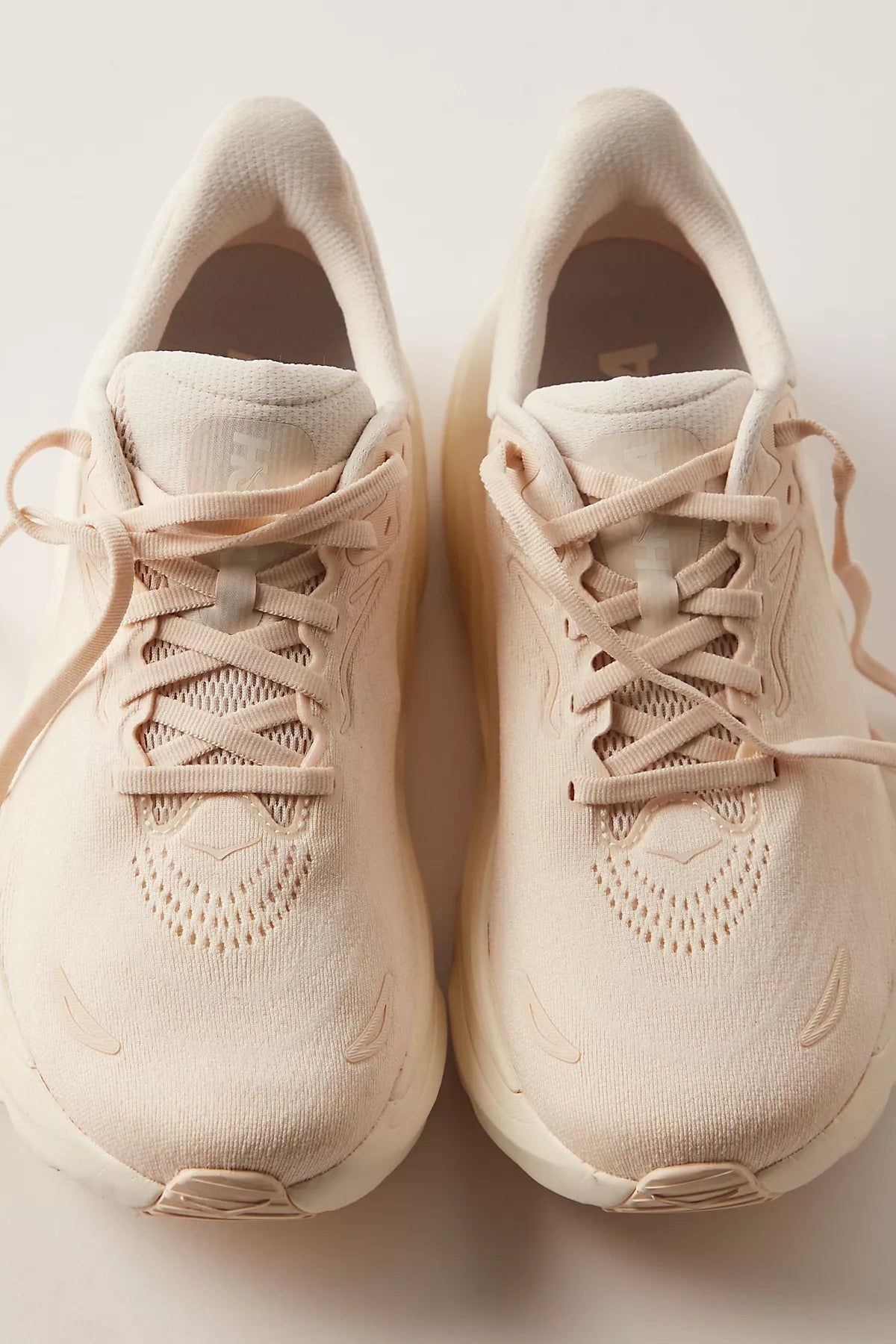 HOKA® Arahi 8 Sneakers