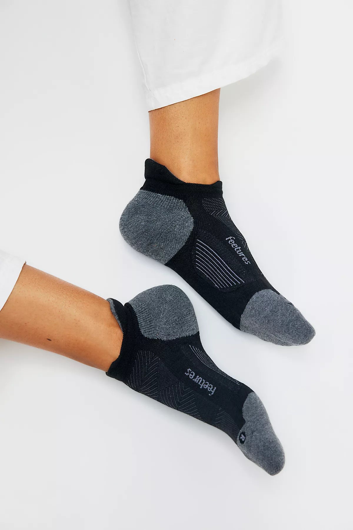 Feetures Elite Max Cushion Tab Socks