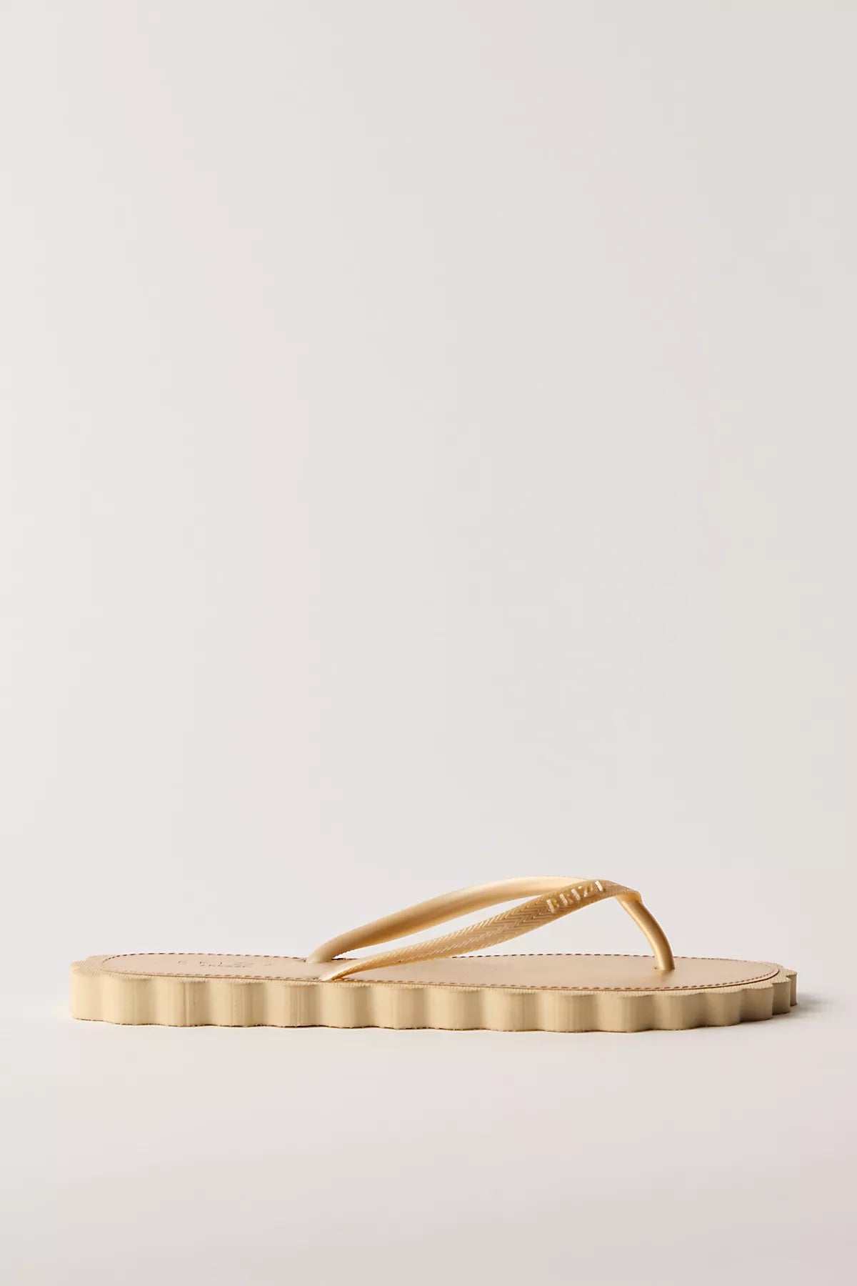 Cookie Cutter Scalloped Flip Flops