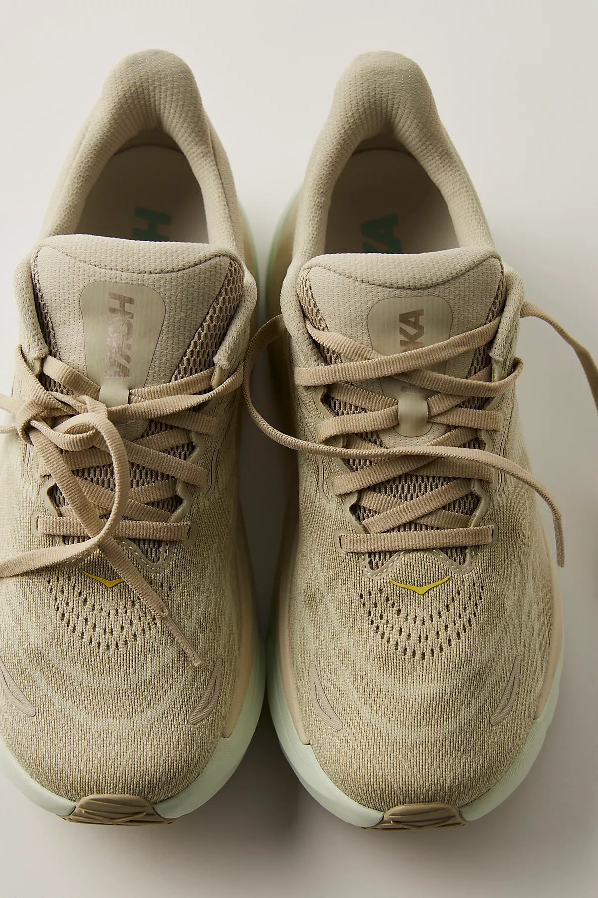 HOKA® Arahi 8 Sneakers