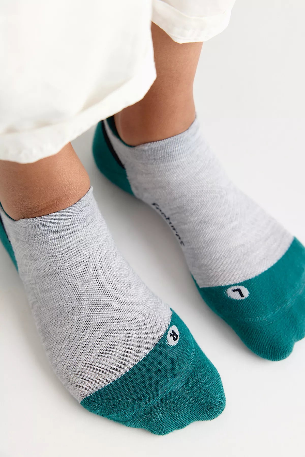 Feetures Elite Max Cushion Tab Socks