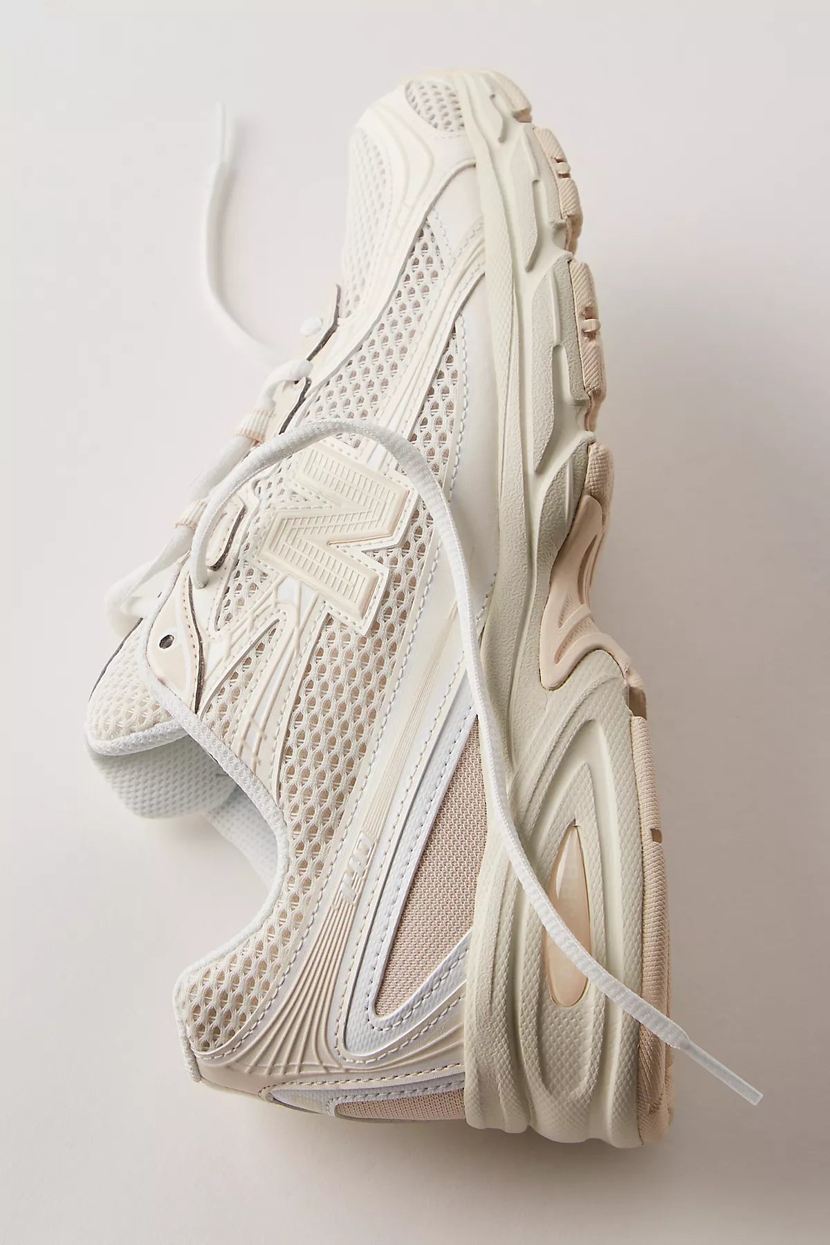 New Balance 740 Sneakers