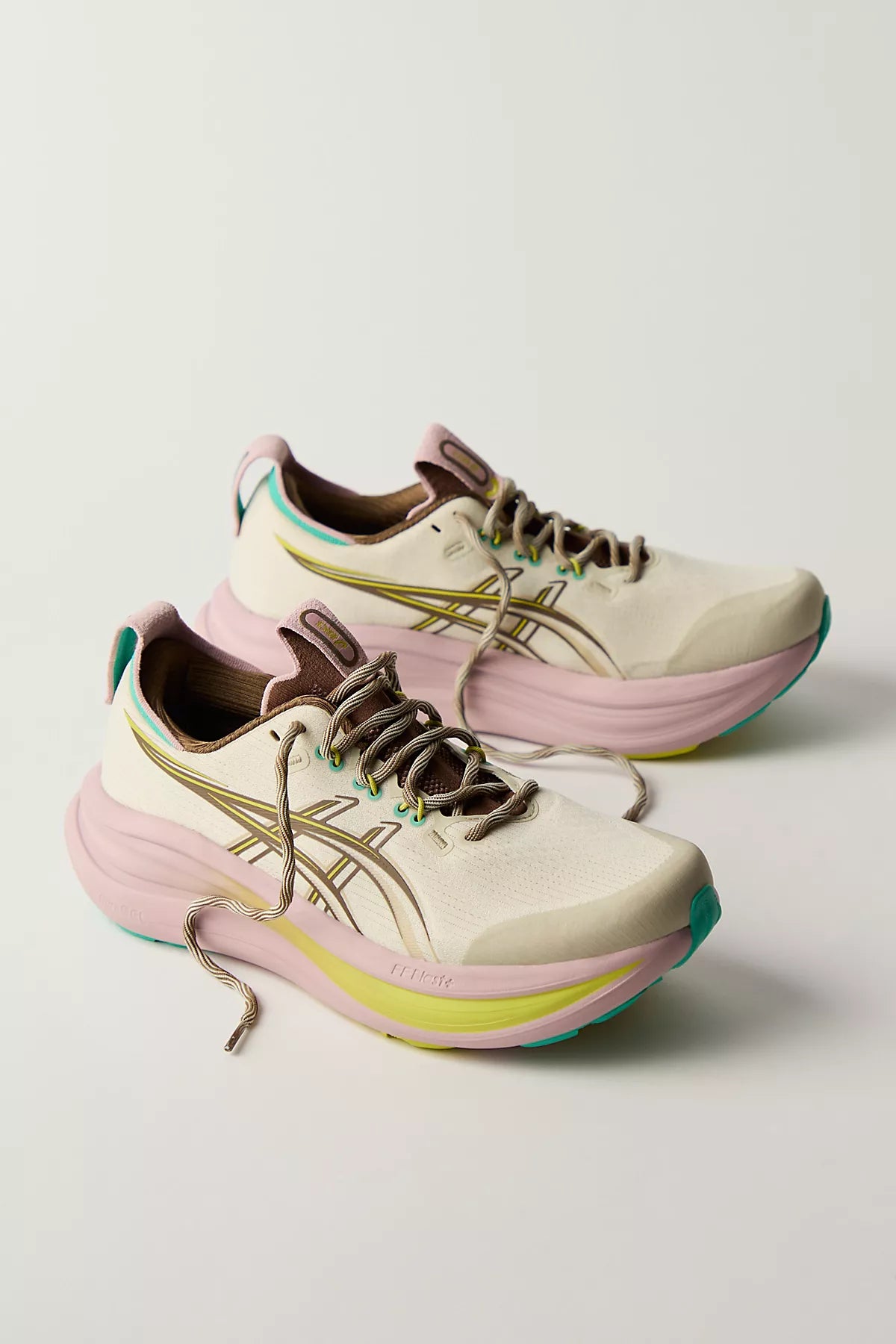 ASICS GEL-NIMBUS 28 TR Sneakers