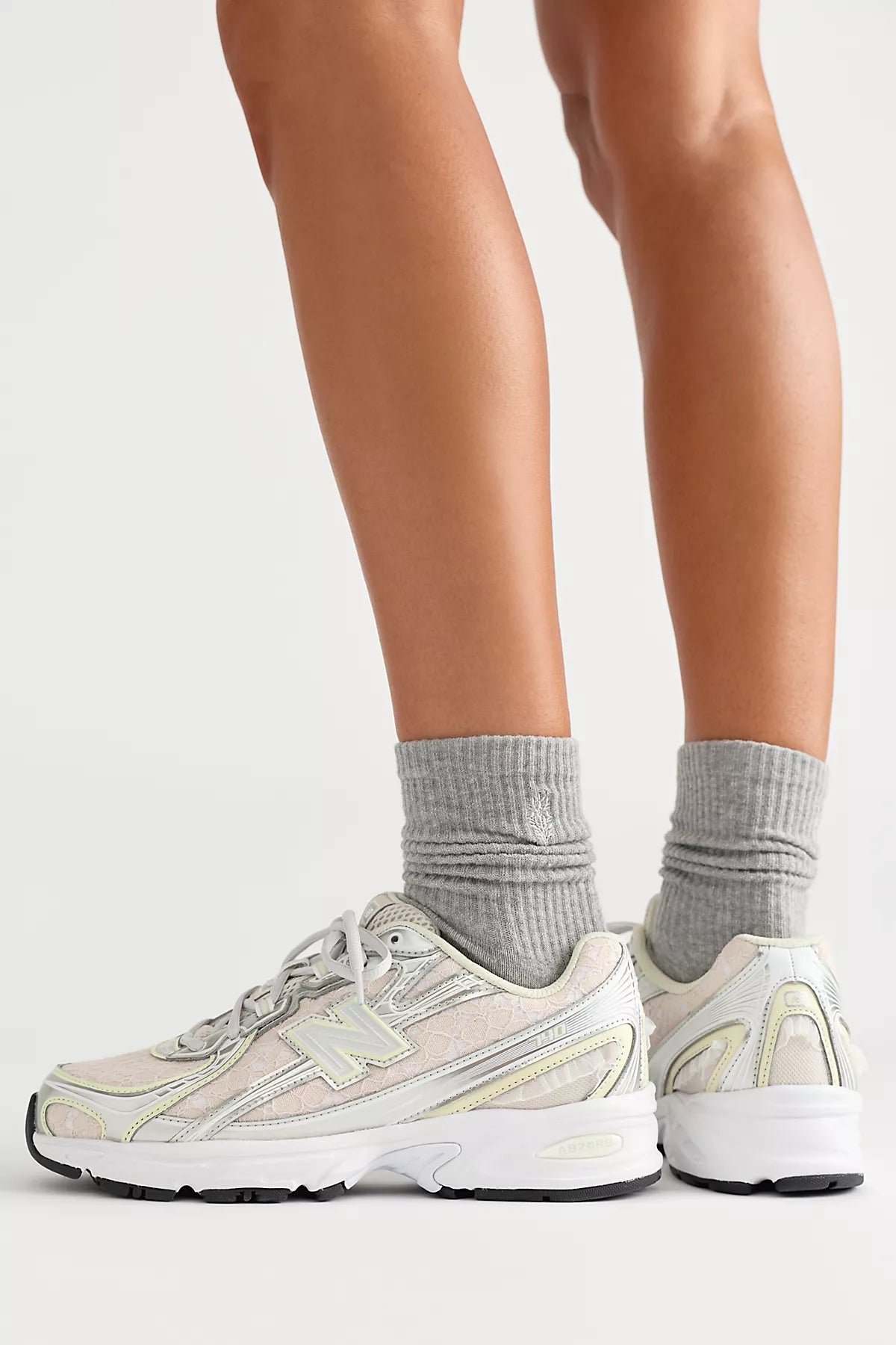New Balance 740 Sneakers