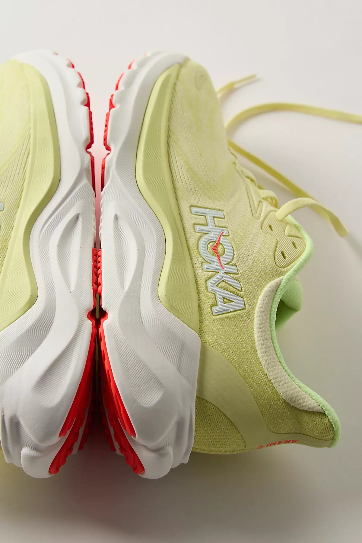 HOKA® Arahi 8 Sneakers