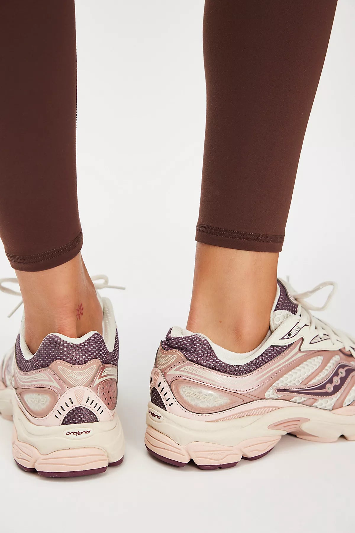 Saucony ProGrid Omni 9 Sneakers