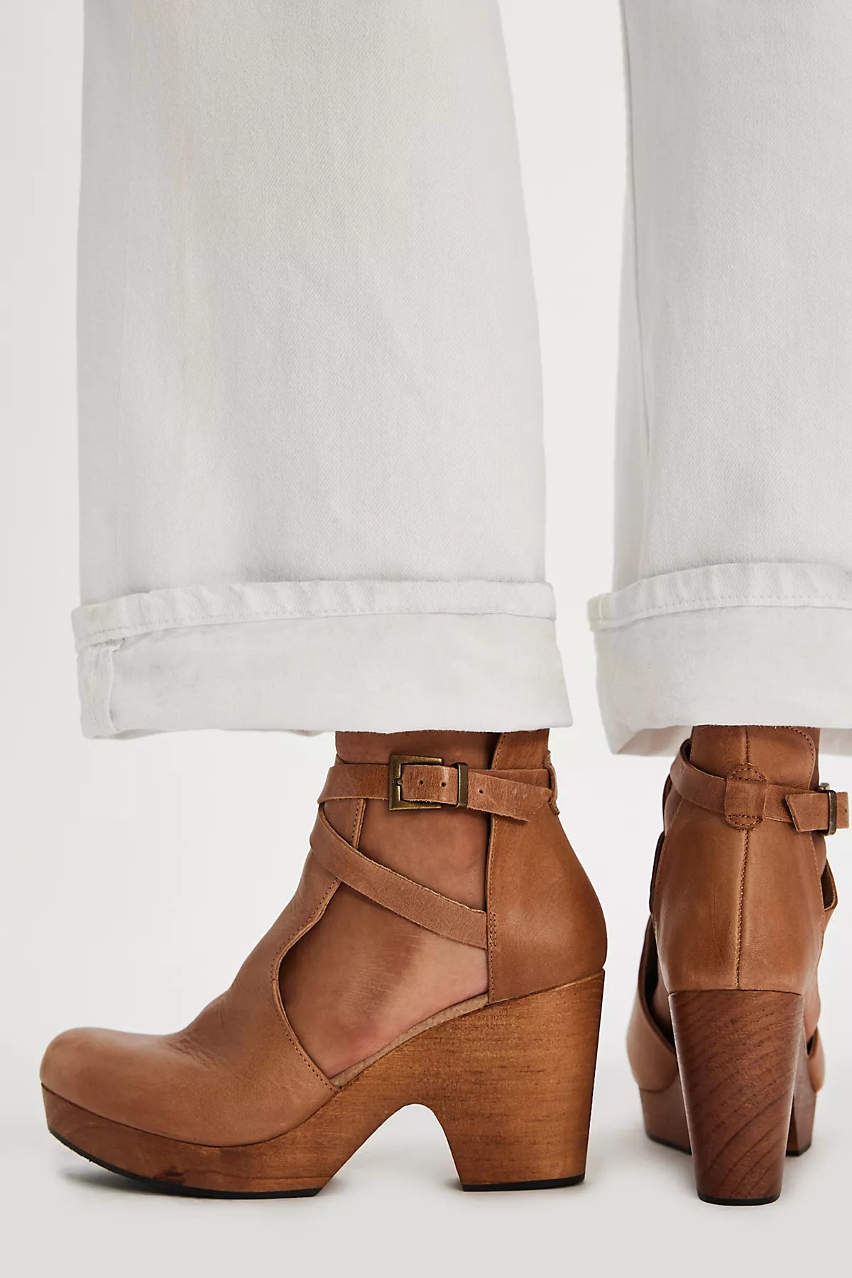 Cedar Leather Clogs