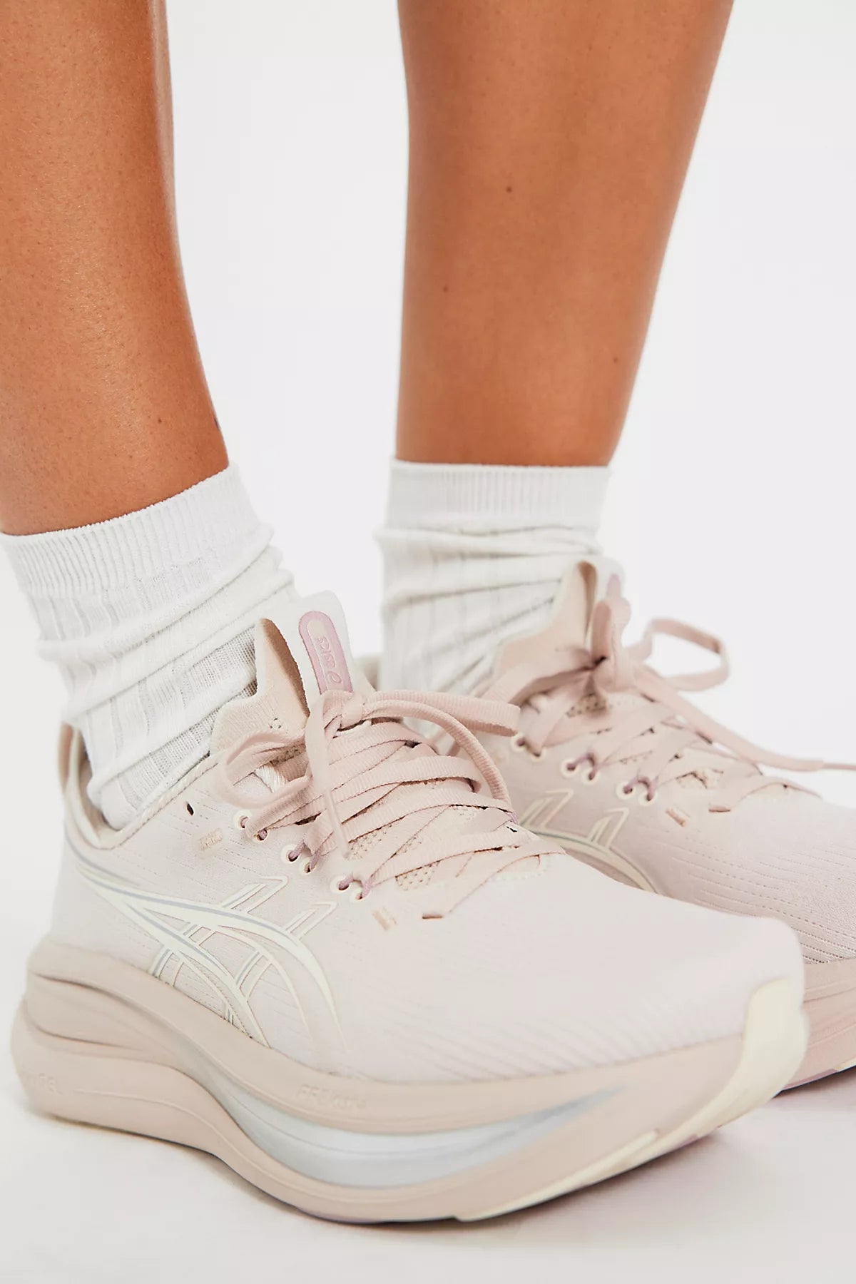ASICS GEL-NIMBUS 28 Sneakers