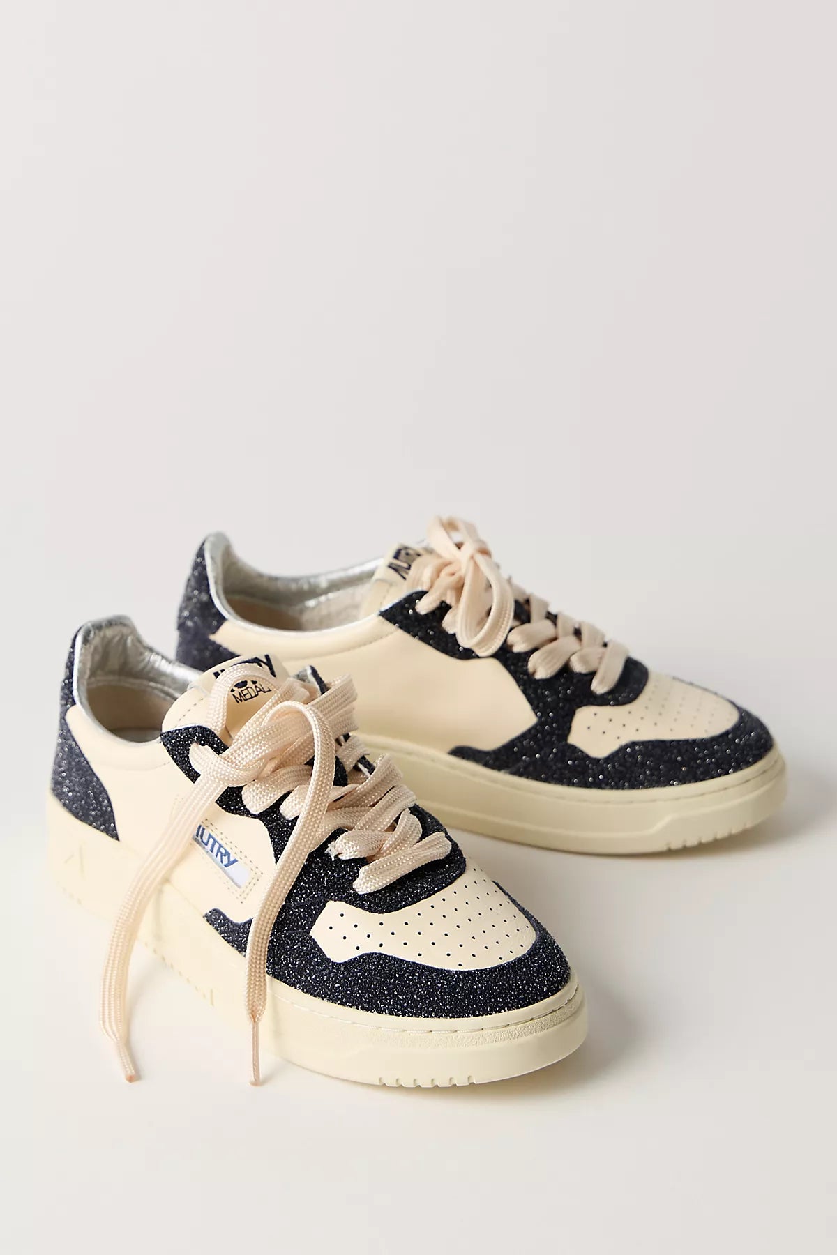 Autry Medalist Low-Top Sneakers