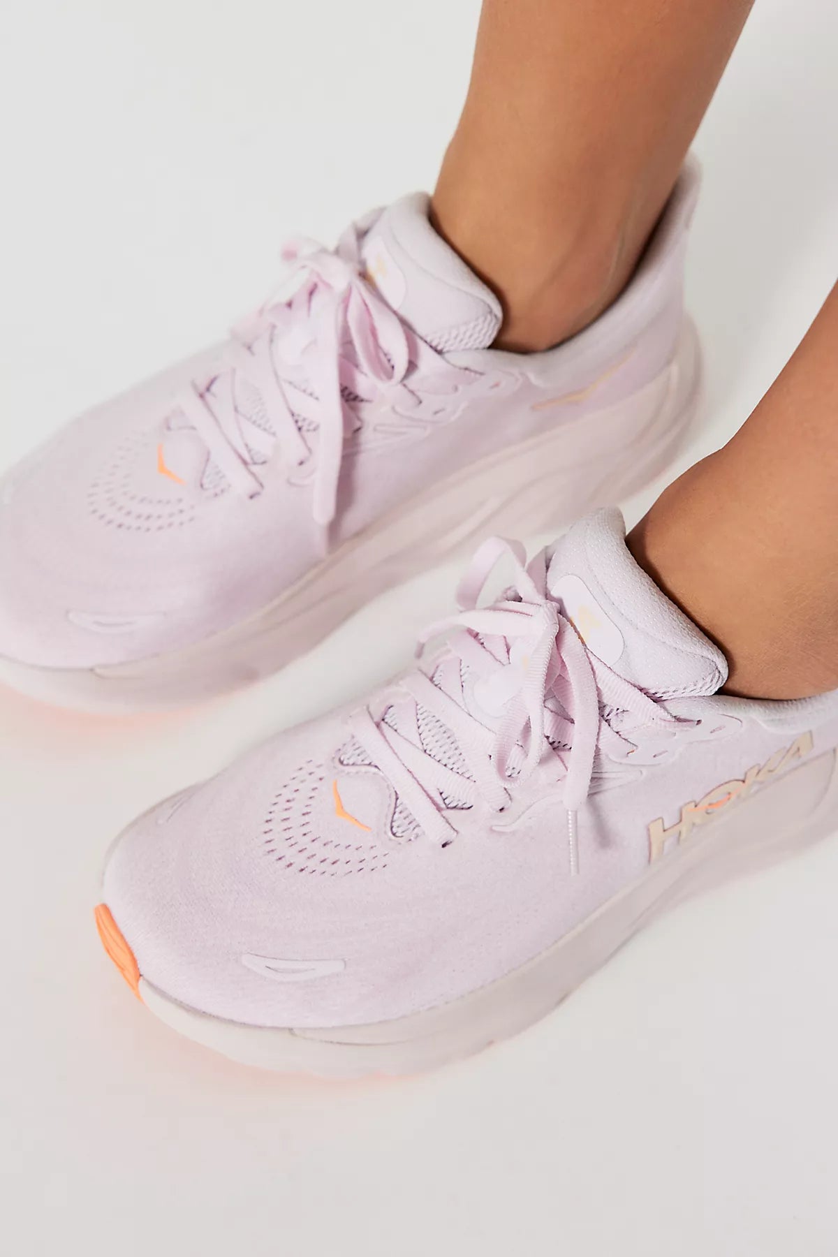 HOKA® Arahi 8 Sneakers