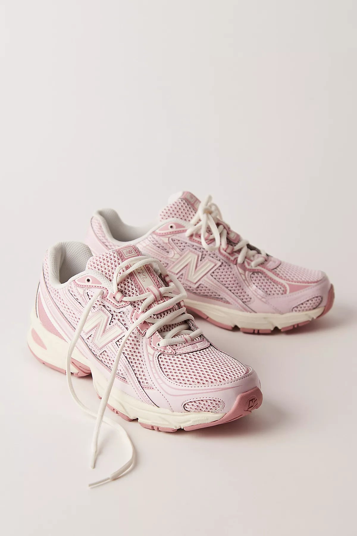 New Balance 740 Sneakers