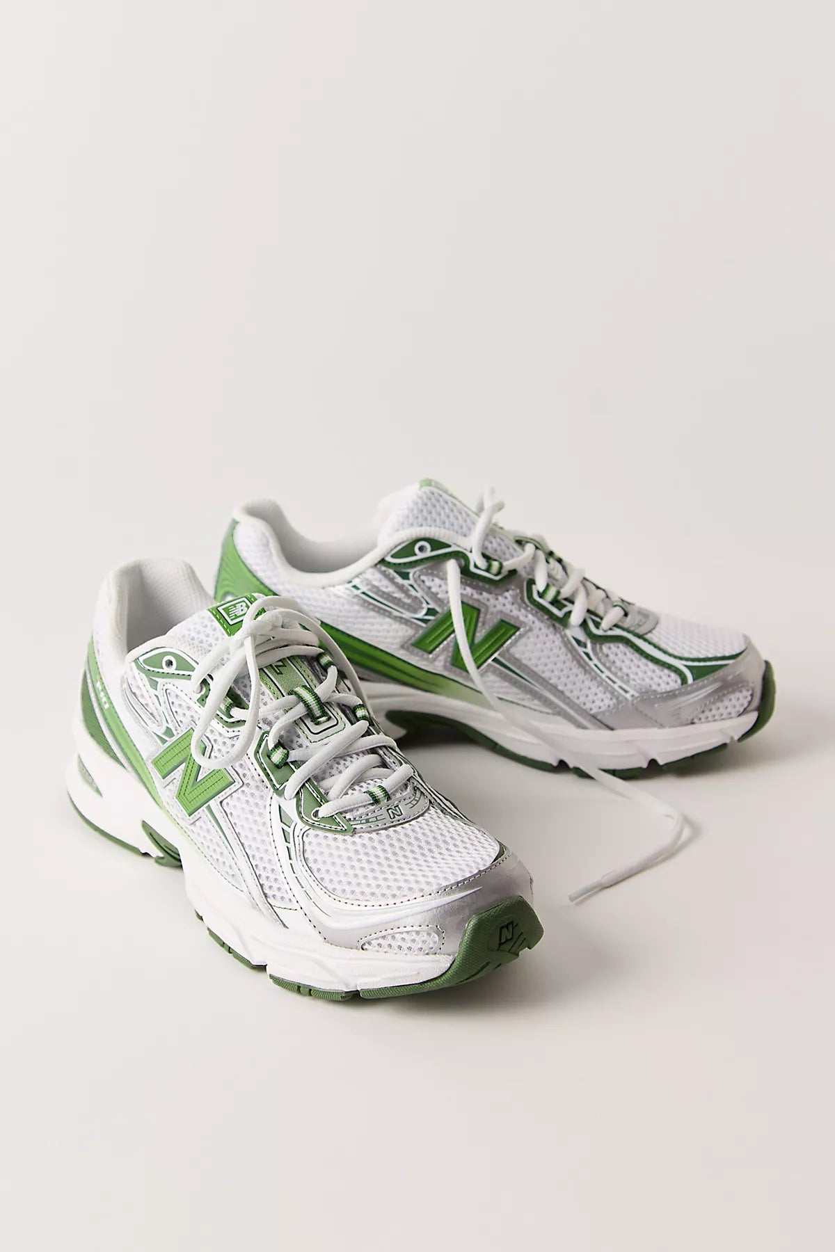 New Balance 740 Sneakers