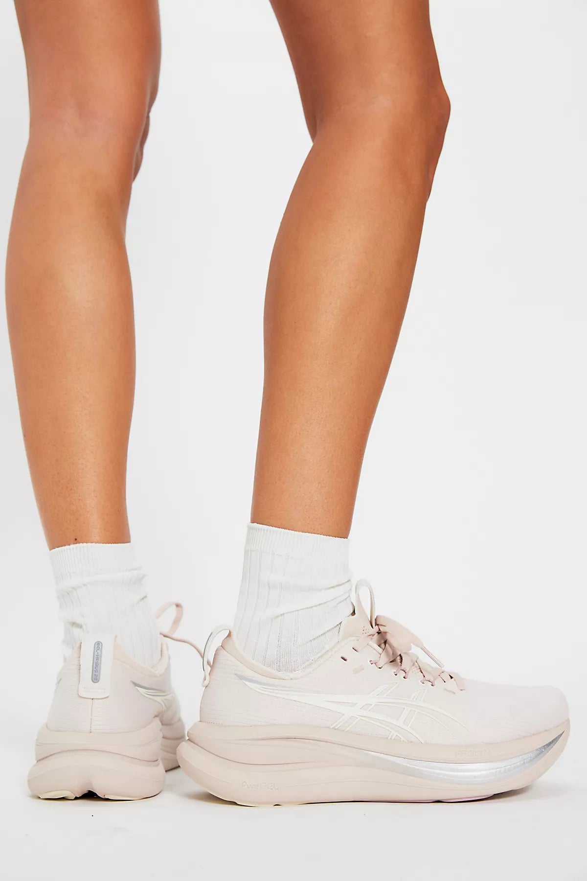 ASICS GEL-NIMBUS 28 Sneakers
