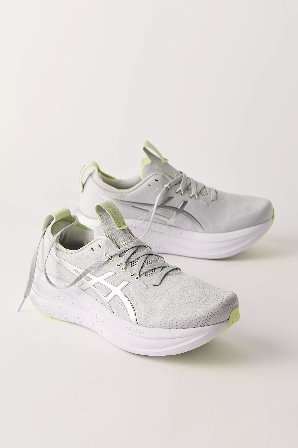 ASICS GEL-NIMBUS 28 PLATINUM Sneakers