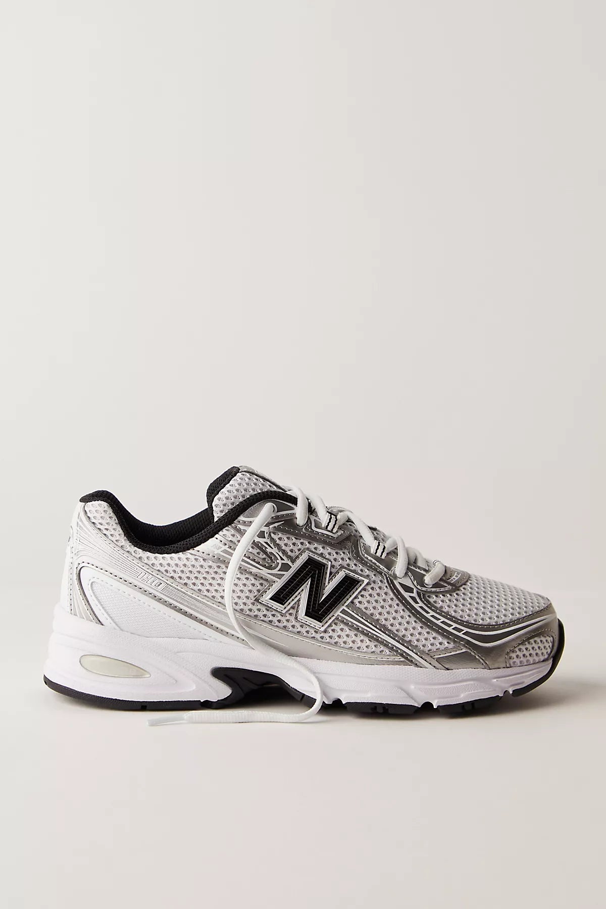 New Balance 740 Sneakers