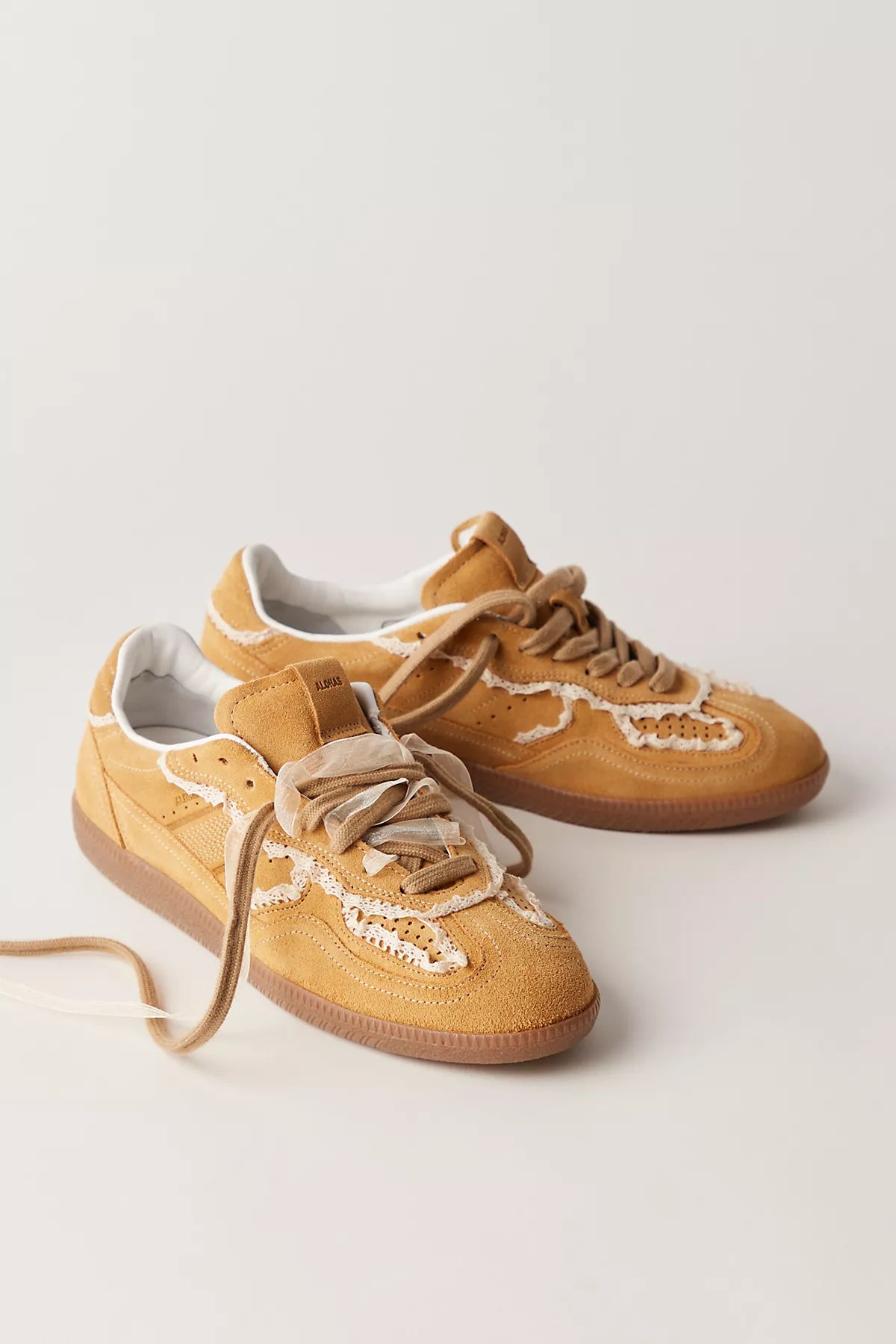 ALOHAS Tb.490 Crochet Sneakers