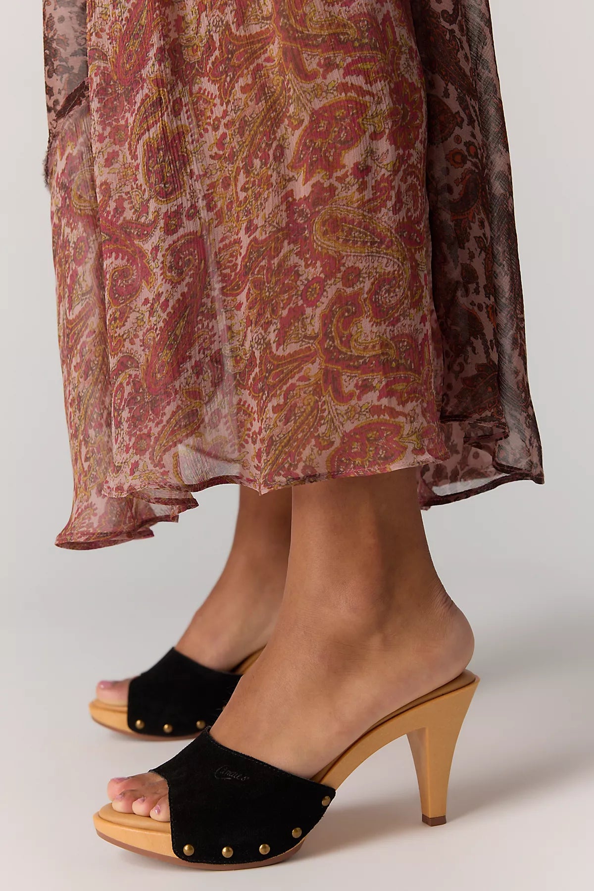 Candie’s Emiliana Clogs