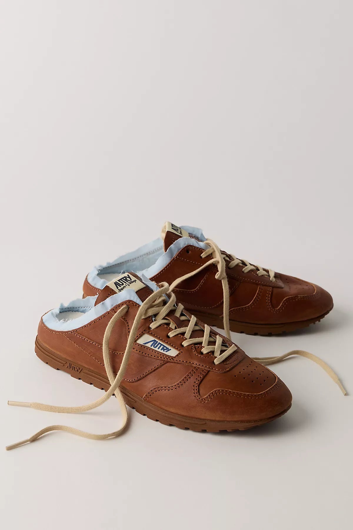 Autry Super Vintage Windspin Slip-On Sneakers