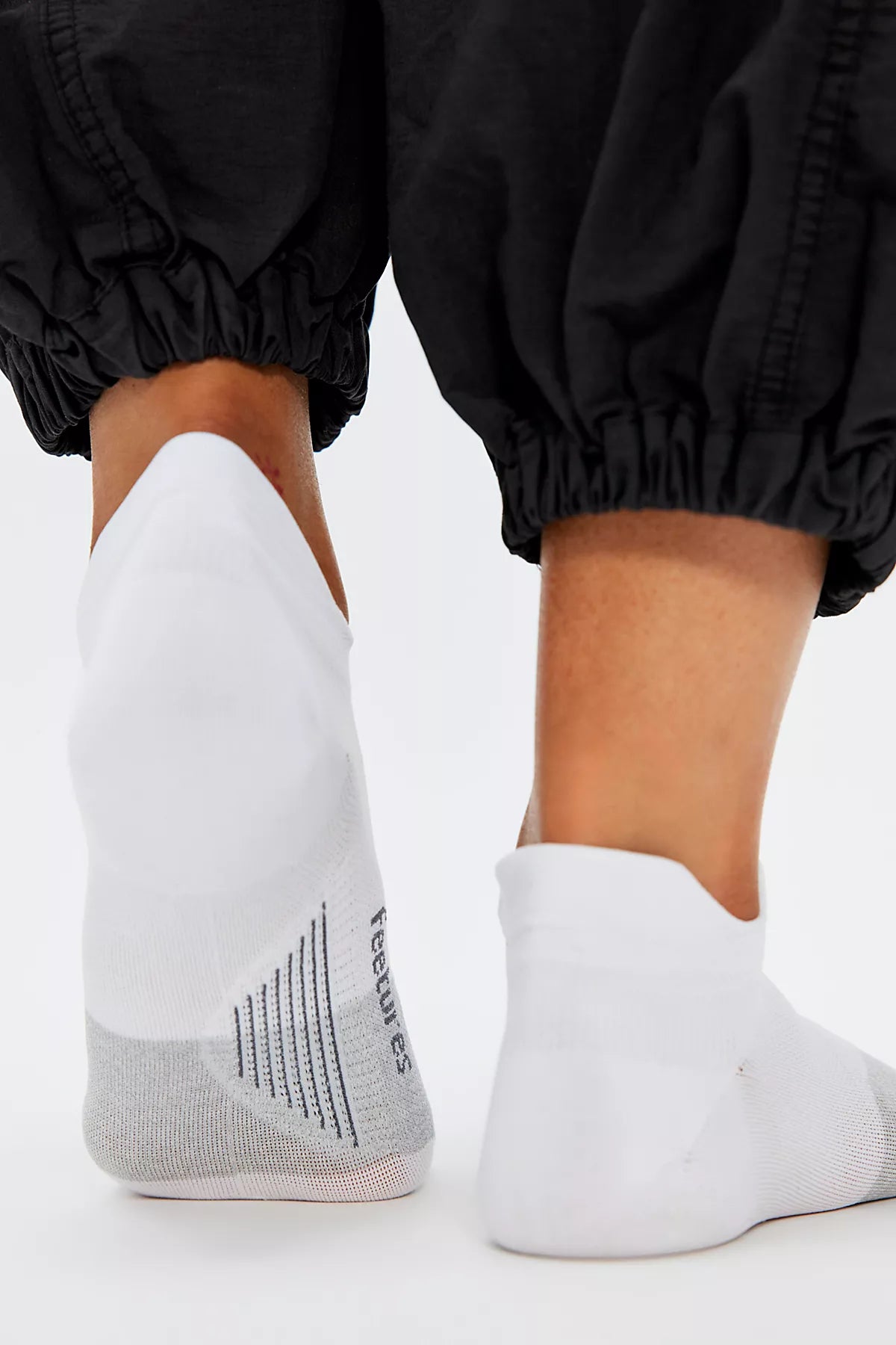 Feetures Elite Ultra-Light Tab Socks
