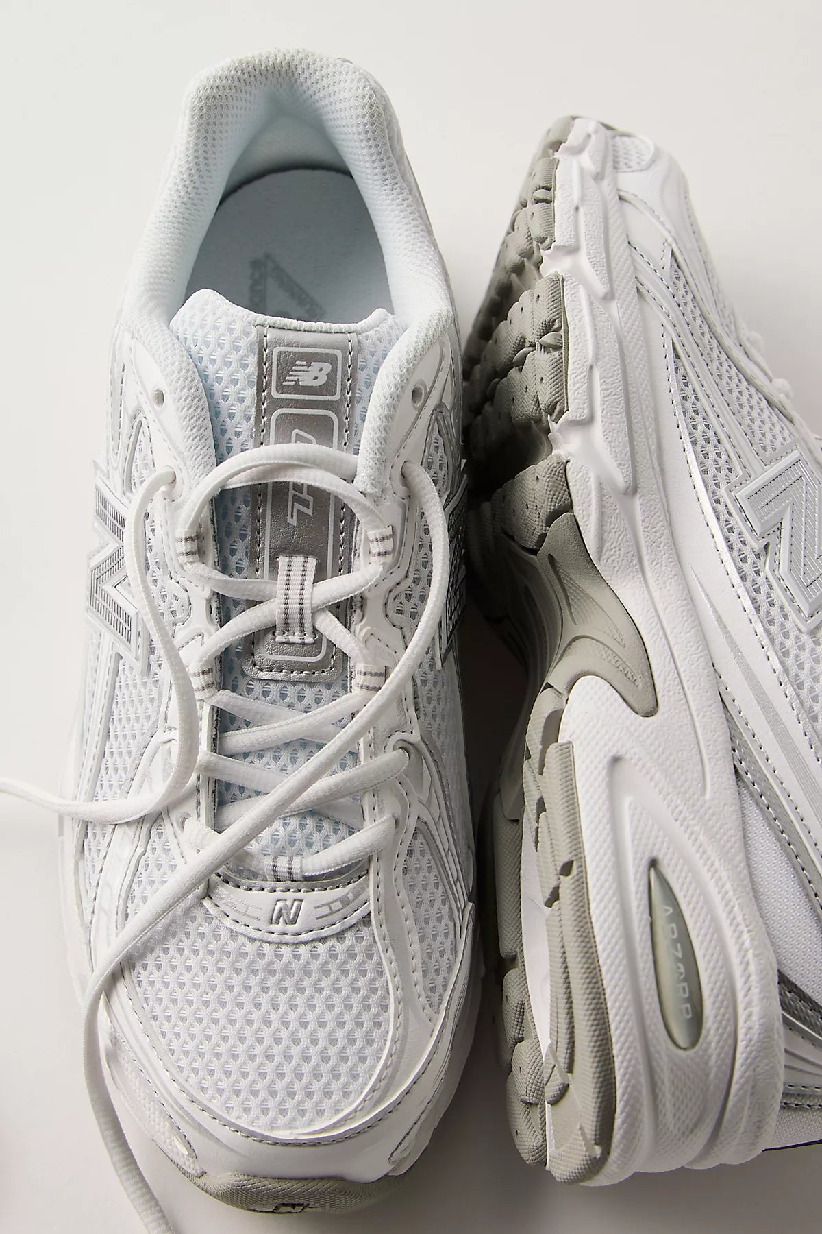 New Balance 740 Sneakers