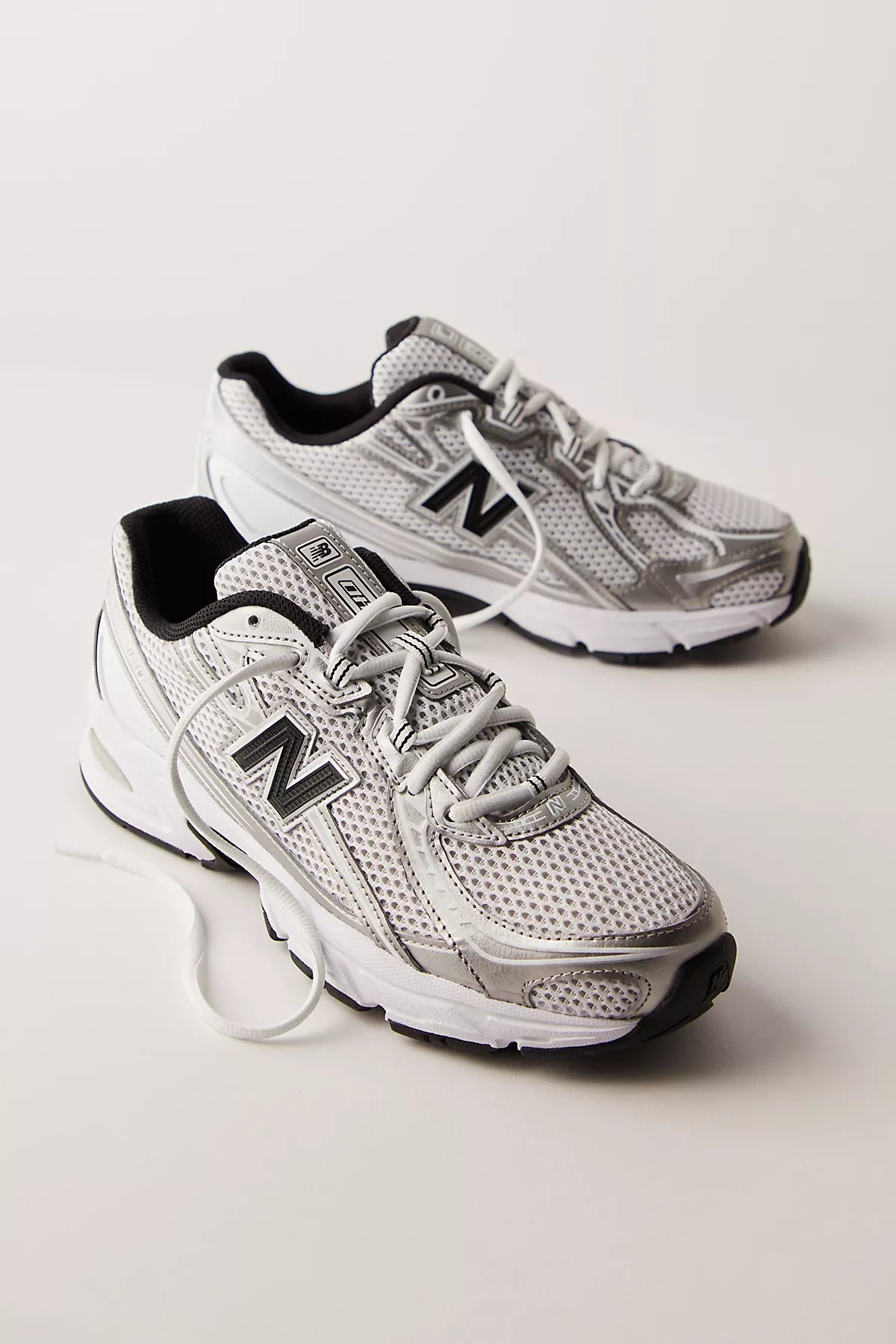 New Balance 740 Sneakers