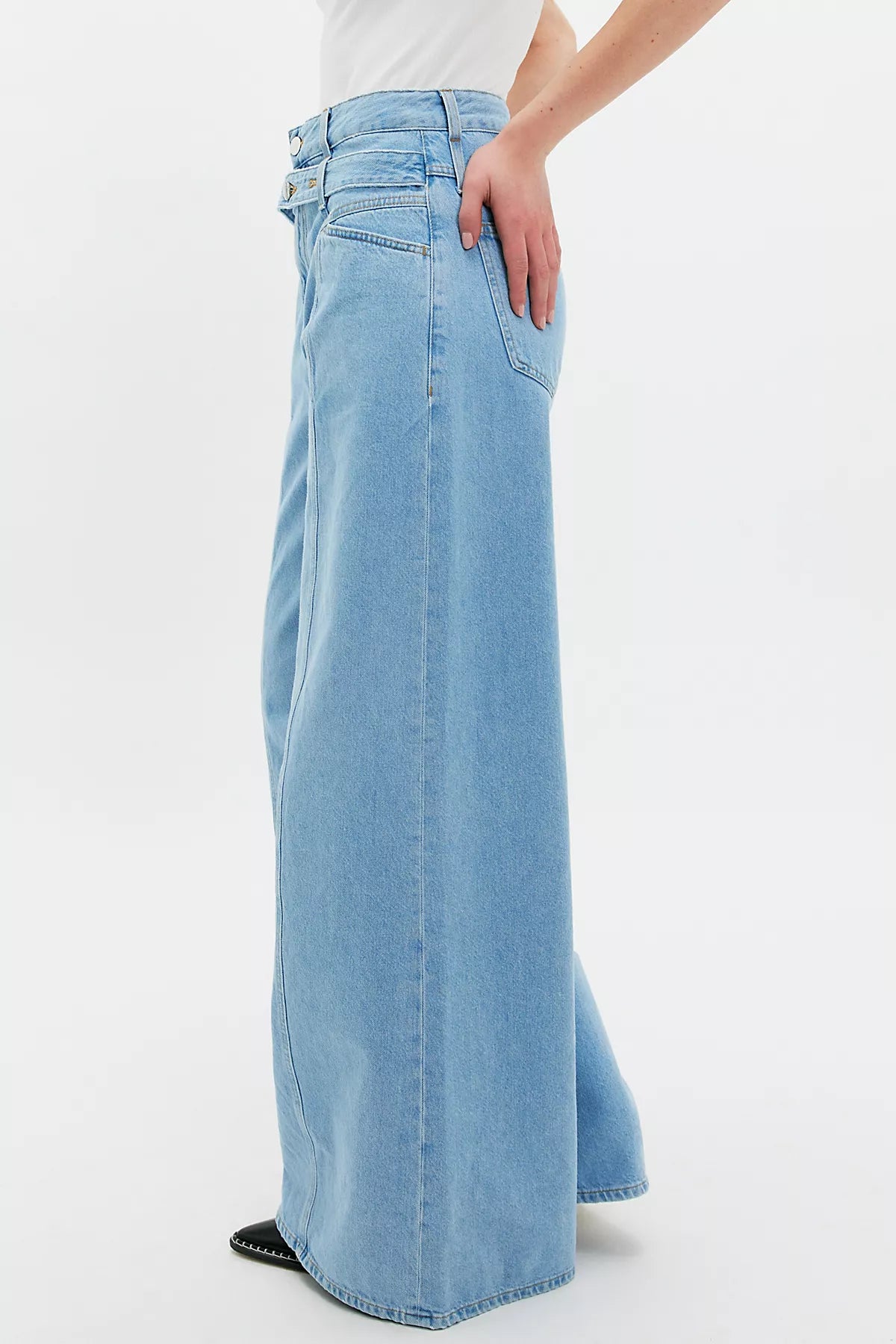 Closed Zoya-X Jeans