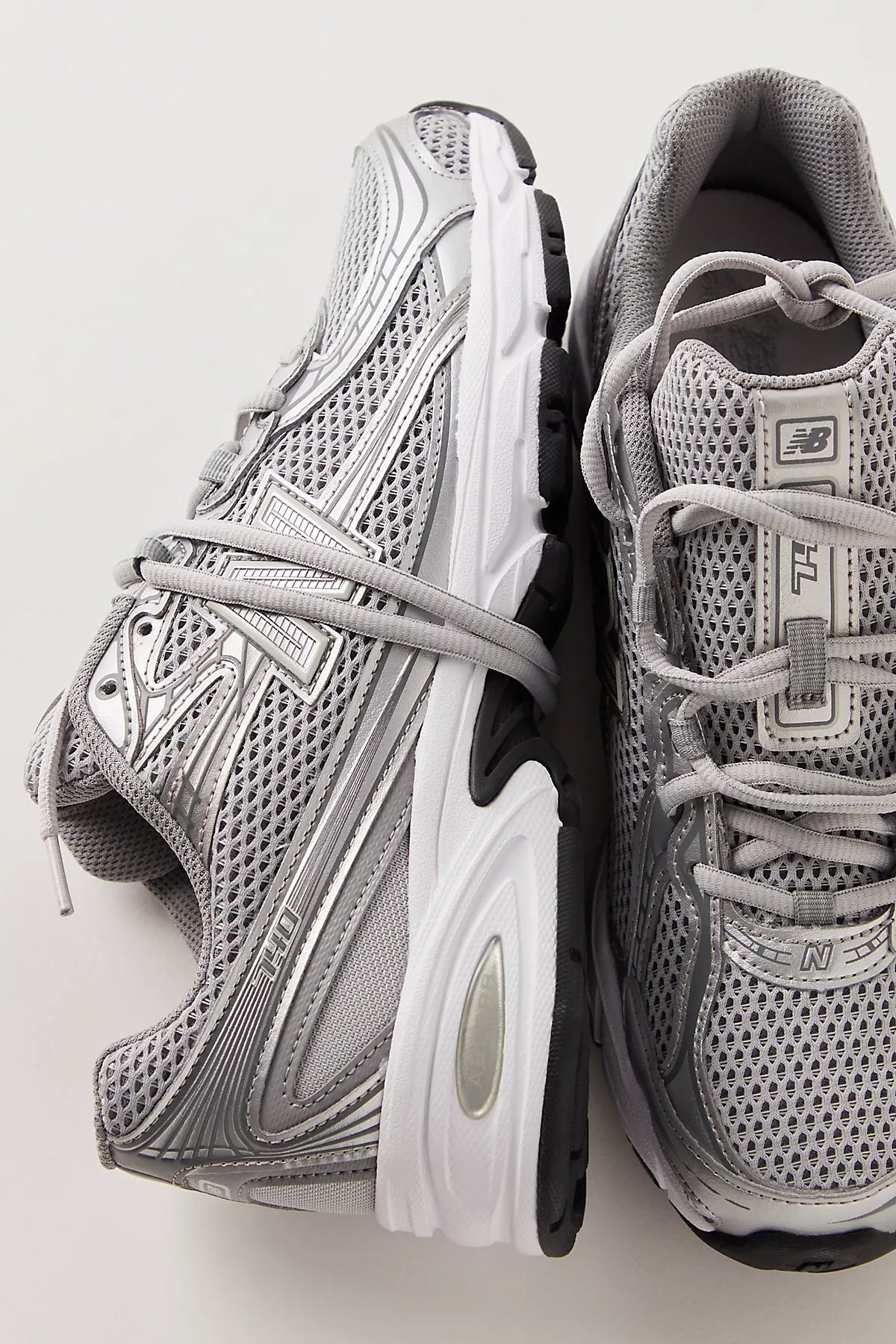 New Balance 740 Sneakers