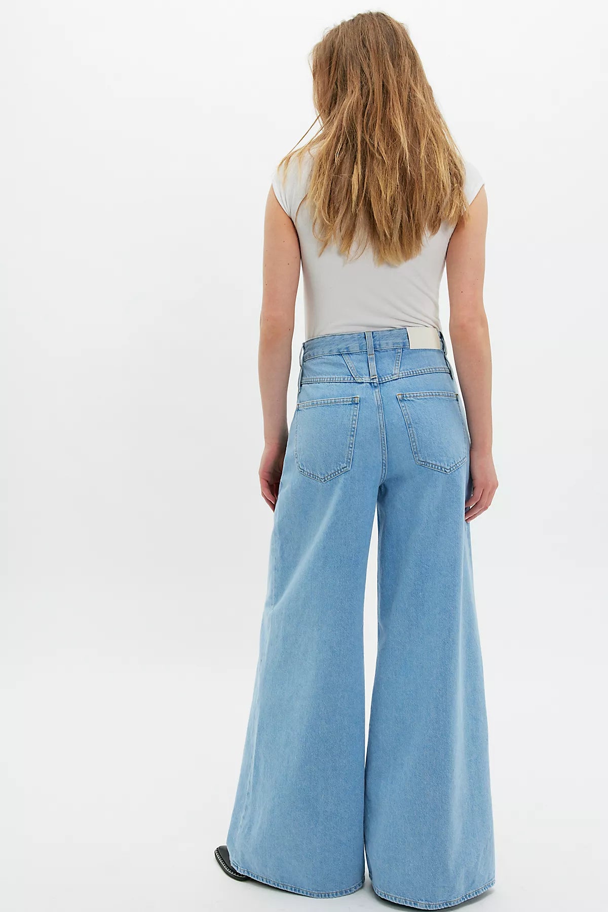 Closed Zoya-X Jeans