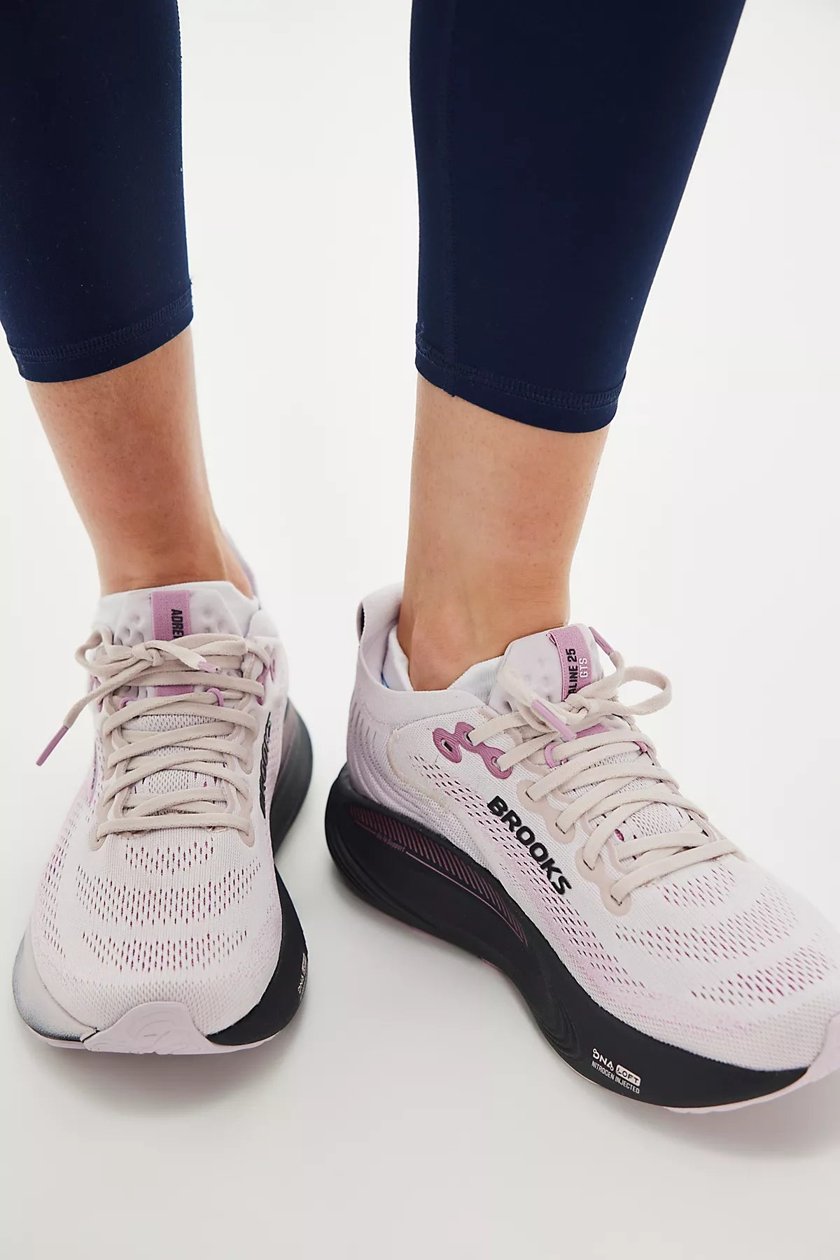 Brooks Adrenaline GTS 25 Sneakers