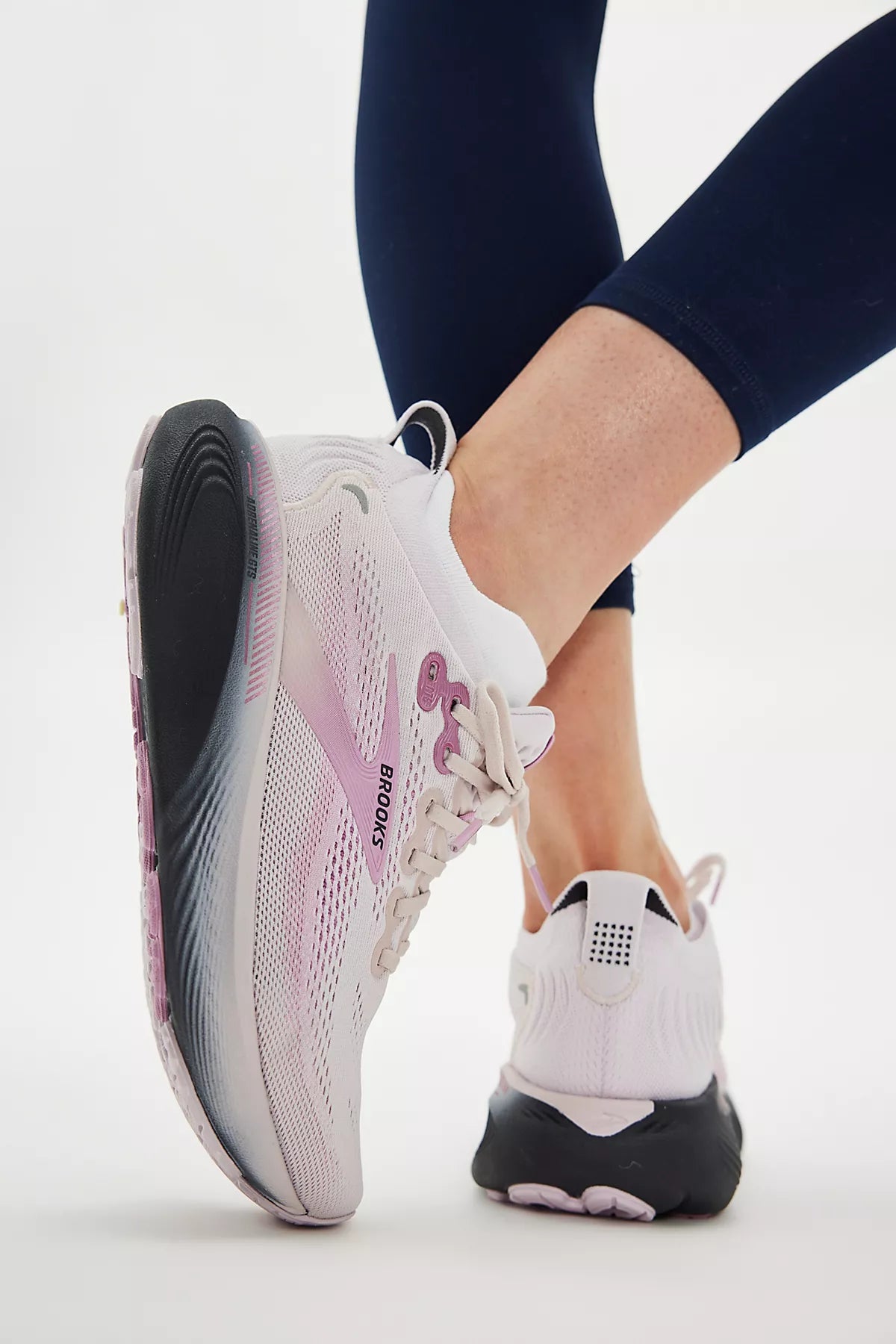 Brooks Adrenaline GTS 25 Sneakers